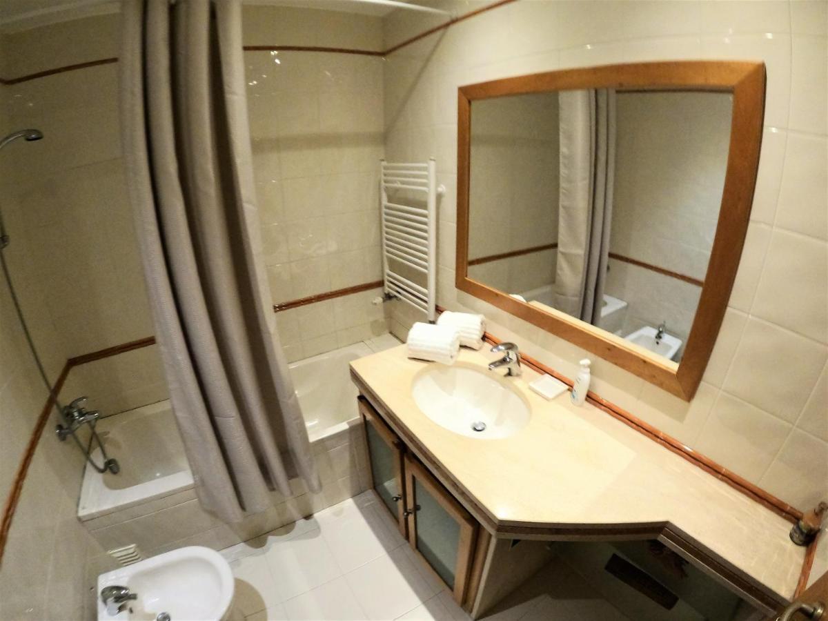 Lisbon 2 Bedroom Apartment With Balcony In Algés Buitenkant foto