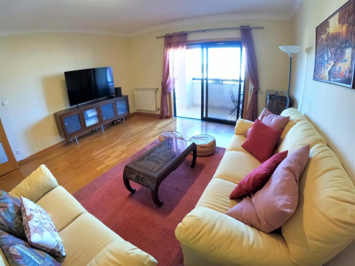 Lisbon 2 Bedroom Apartment With Balcony In Algés Buitenkant foto