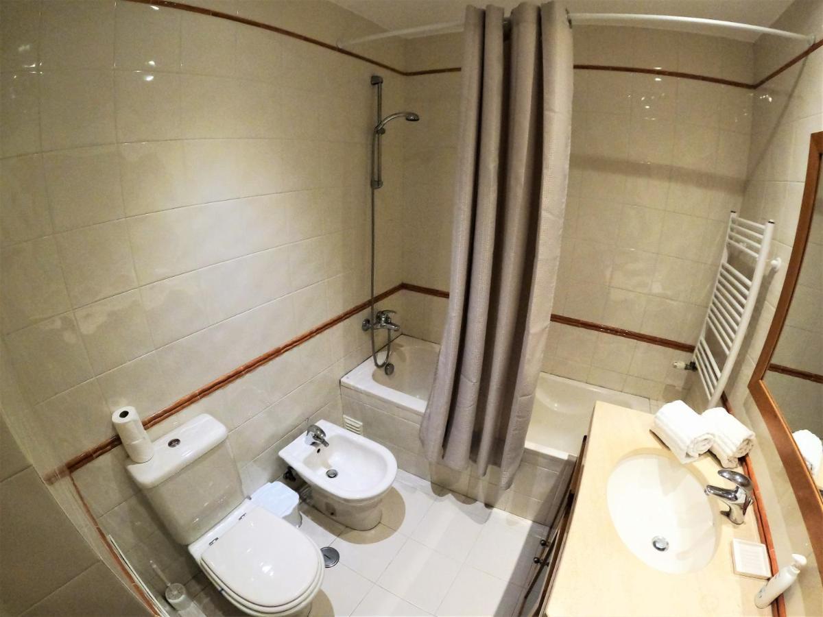 Lisbon 2 Bedroom Apartment With Balcony In Algés Buitenkant foto