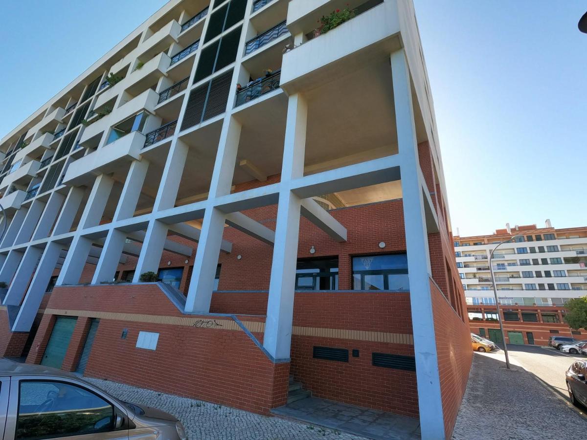 Lisbon 2 Bedroom Apartment With Balcony In Algés Buitenkant foto