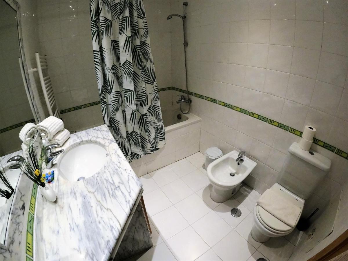 Lisbon 2 Bedroom Apartment With Balcony In Algés Buitenkant foto
