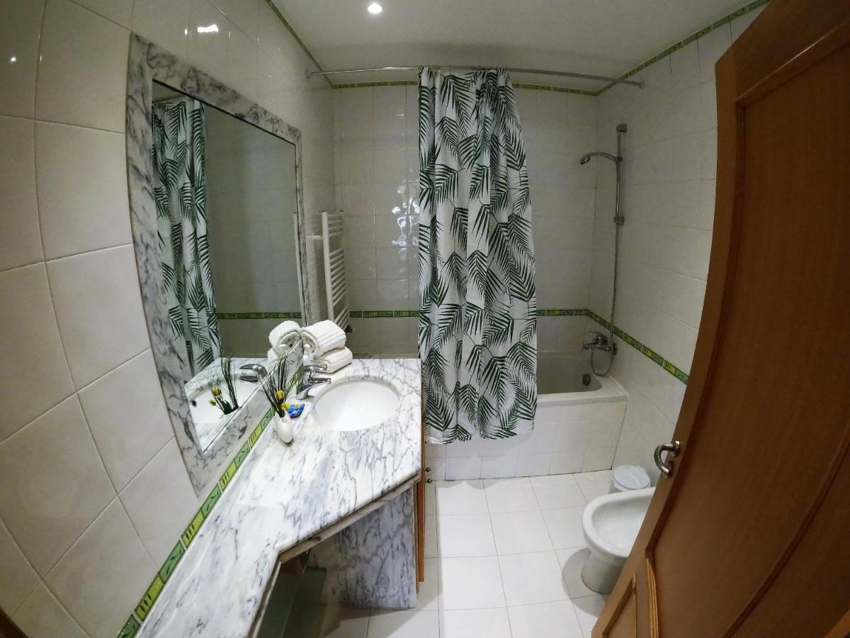 Lisbon 2 Bedroom Apartment With Balcony In Algés Buitenkant foto