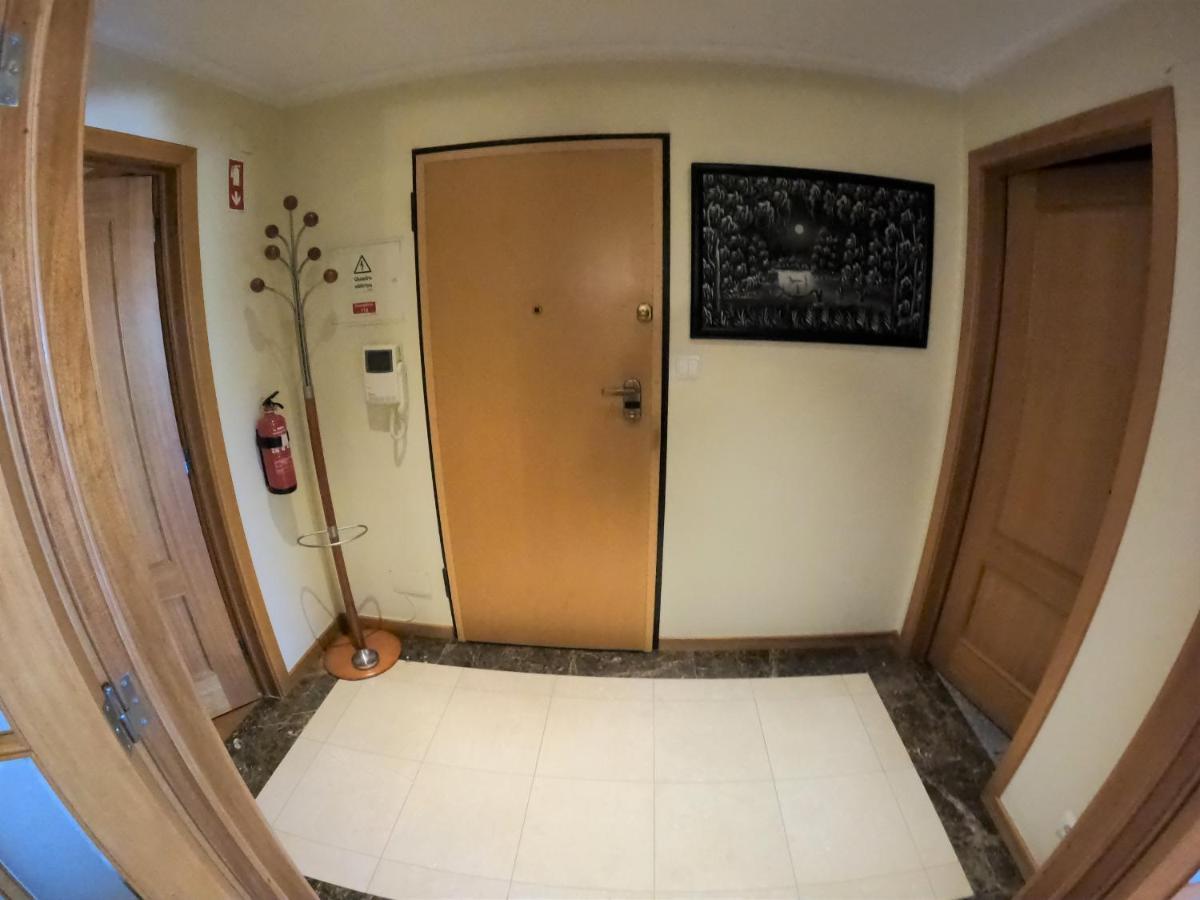 Lisbon 2 Bedroom Apartment With Balcony In Algés Buitenkant foto